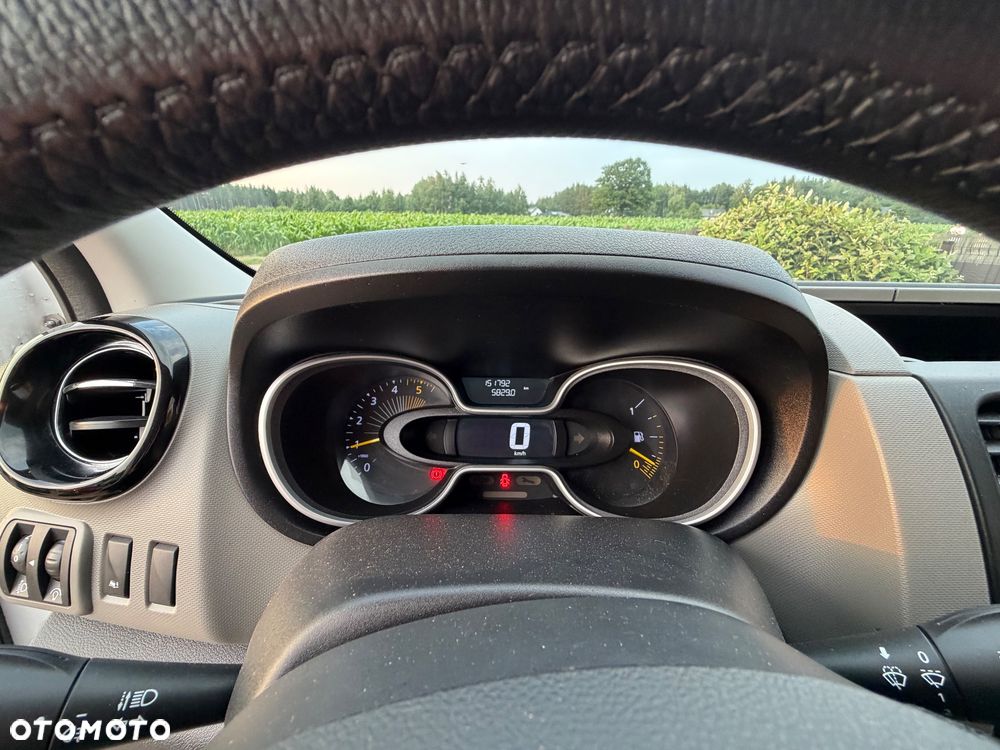 Renault Trafic - 25