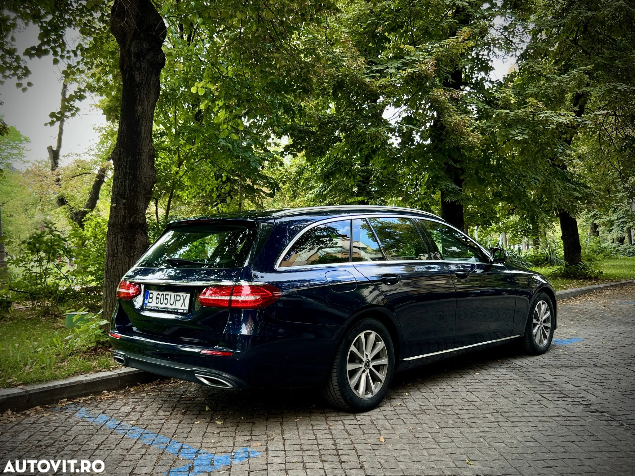 Mercedes-Benz E 220 d T 9G-TRONIC Avantgarde - 4