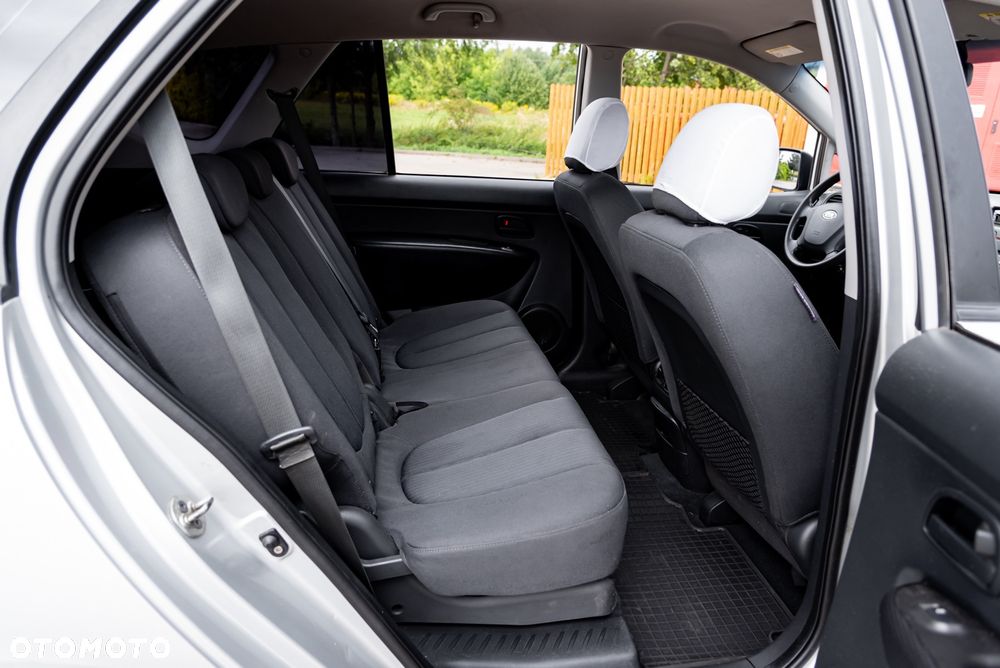 Kia Carens 2.0 EX - 21