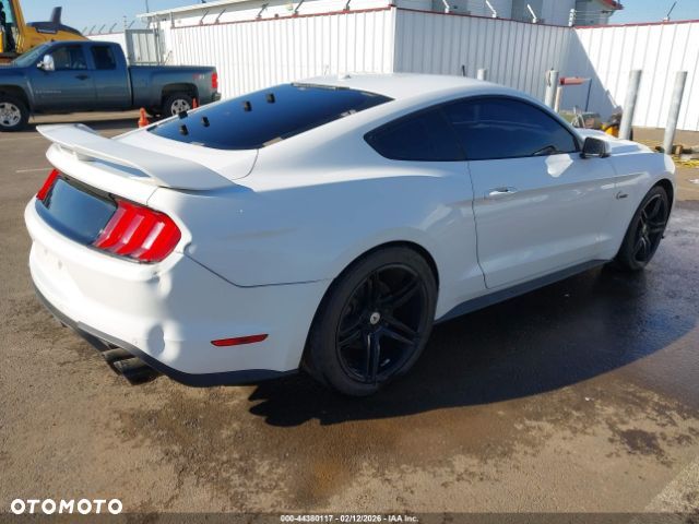 Ford Mustang - 4