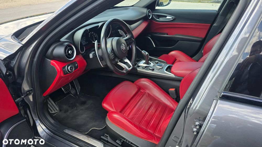 Alfa Romeo Giulia 2.0 Turbo 16V AT8 Veloce Ti - 12