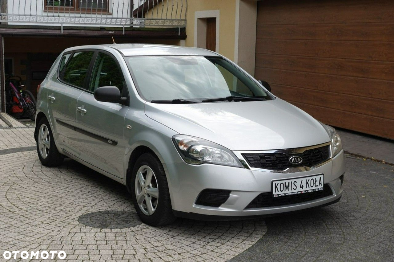 Kia Ceed - 8