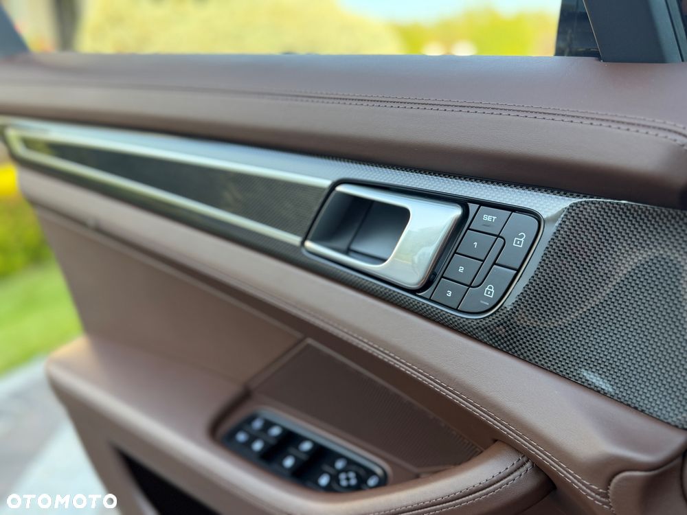 Porsche Panamera Turbo S - 32