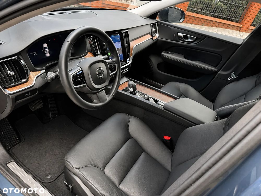 Volvo V60 Cross Country B5 B AWD Plus - 33