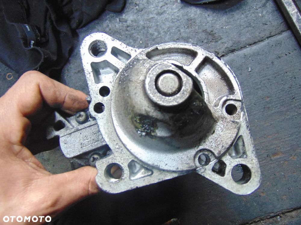 Rozrusznik mazda premacy 2,0 D - 4