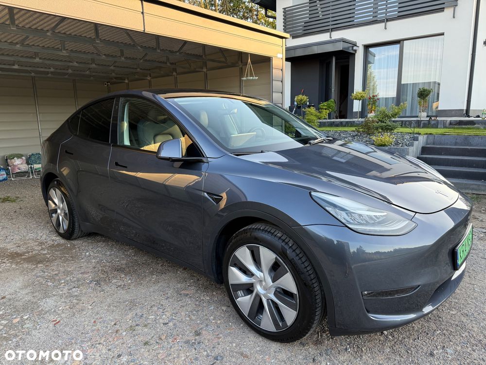 Tesla Model Y Long Range Dual Motor AWD - 2