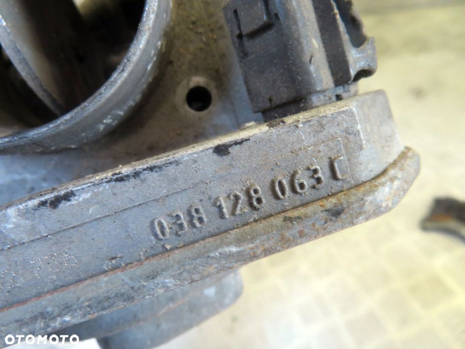 PRZEPUSTNICA PASSAT B6 1.9 2.0 TDI 038128063L VOLKSWAGEN 2005-2010 - 4