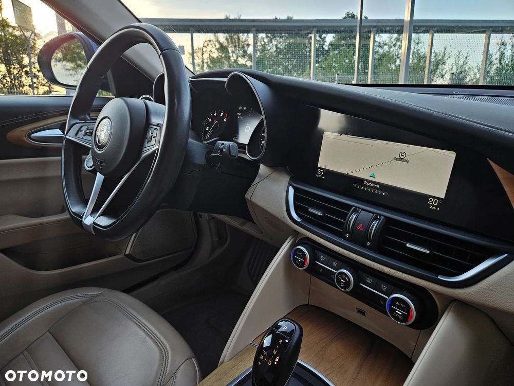 Alfa Romeo Giulia 2.0 Turbo 16V AT8 Veloce Ti - 28