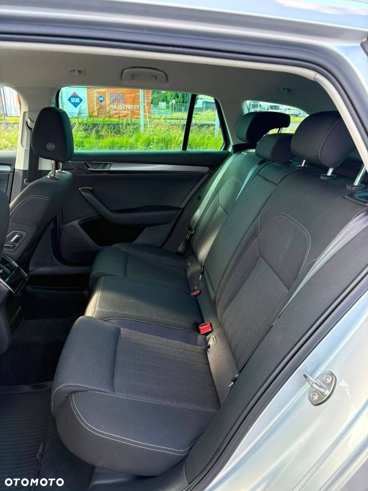 Skoda Superb 2.0 TDI SCR Style DSG - 34