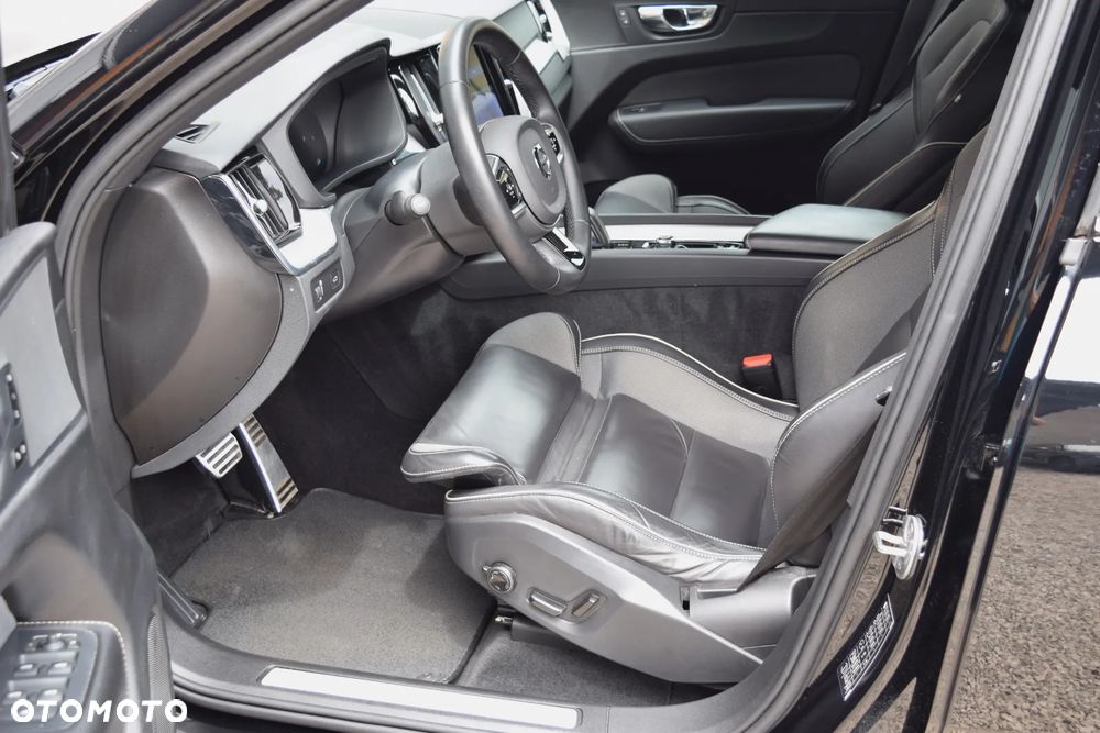 Volvo XC 60 B4 D AWD R-Design - 19