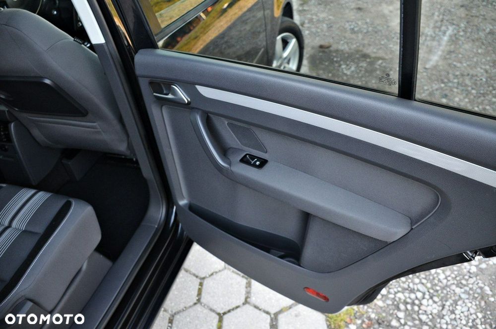 Volkswagen Touran - 16