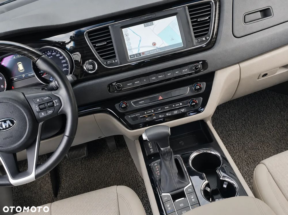 Kia Carnival - 9