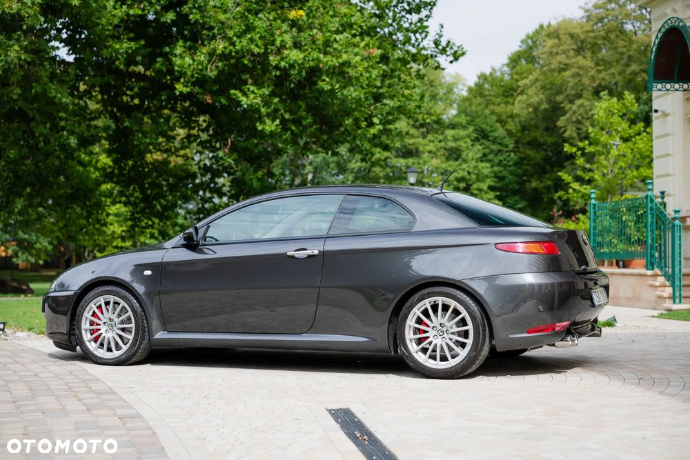 Alfa Romeo GT - 6