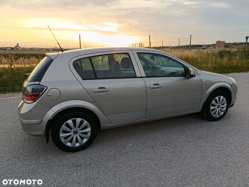 Opel Astra 1.6 Color Edition - 10