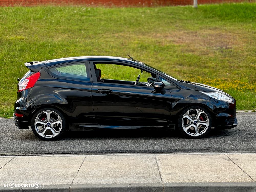 Ford Fiesta 1.6 EcoBoost c/ Pack Pele Desportiva ST - 4