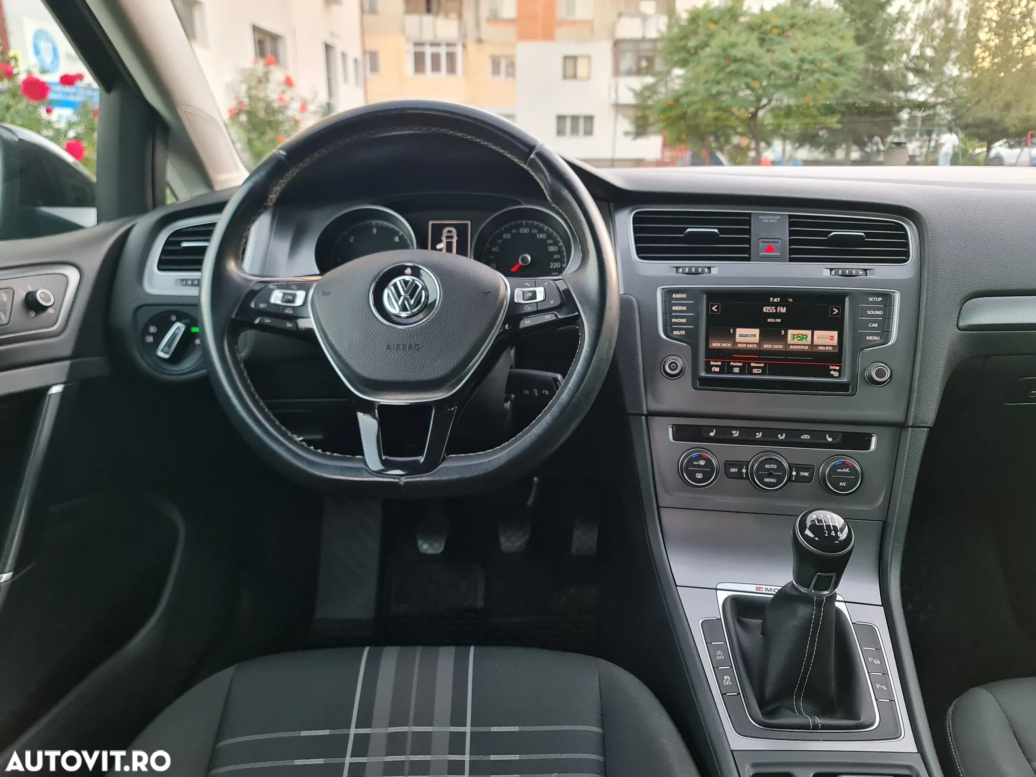 Volkswagen Golf 1.6 TDI 4Motion BlueMotion Technology Lounge - 12