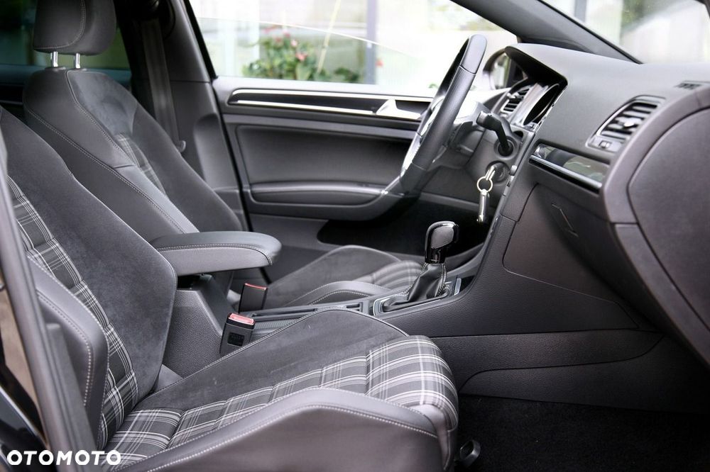 Volkswagen Golf - 12