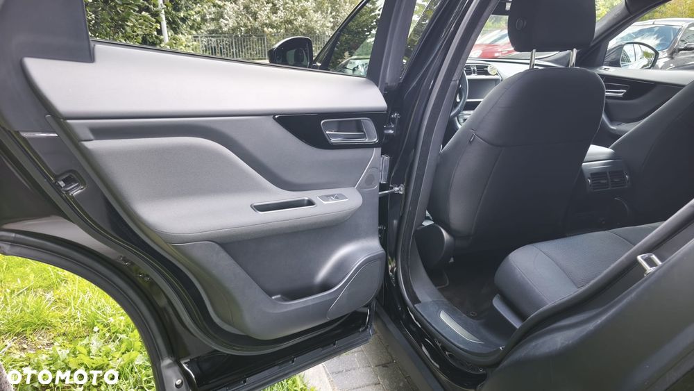 Jaguar F-Pace 2.0 i4D RWD Pure - 12