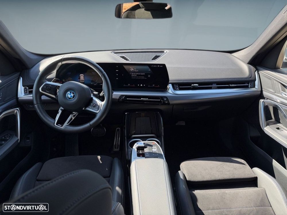 BMW iX1 xDrive30 Edição Desportiva M - 12