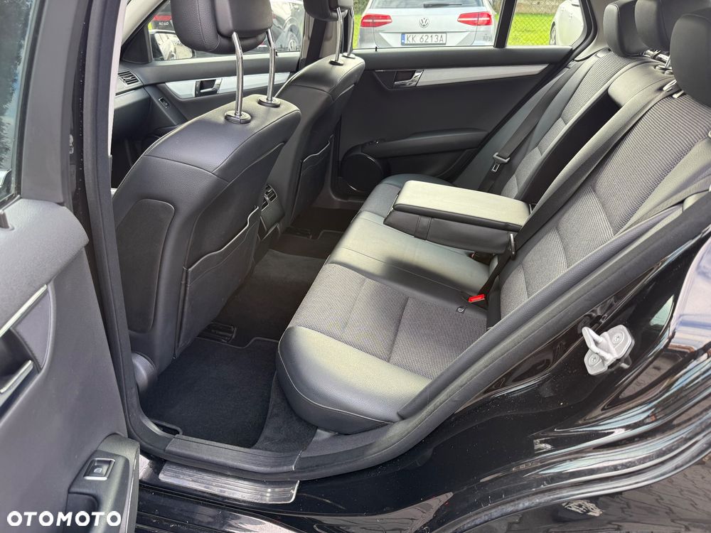 Mercedes-Benz Klasa C 180 CGI BlueEff Avantgarde - 14