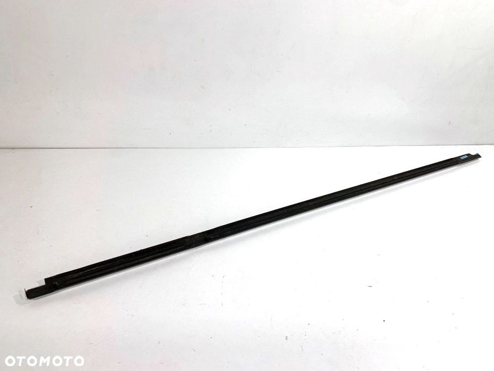 LISTWA ZGARNIAJĄCA TYŁ PRAWY  OPEL ZAFIRA TOURER C (P12) 2011 - 2022 1.6 CDTI (75) 100 kW [136 KM] - 3