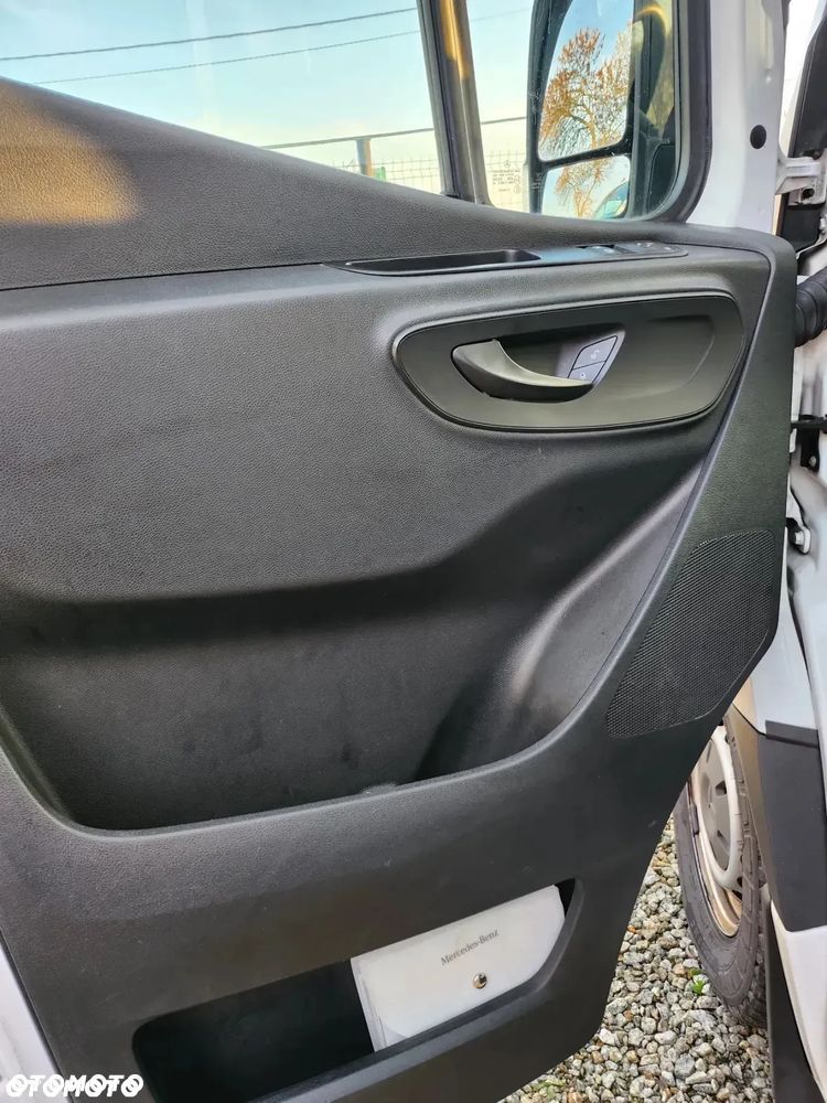Mercedes-Benz Sprinter - 12