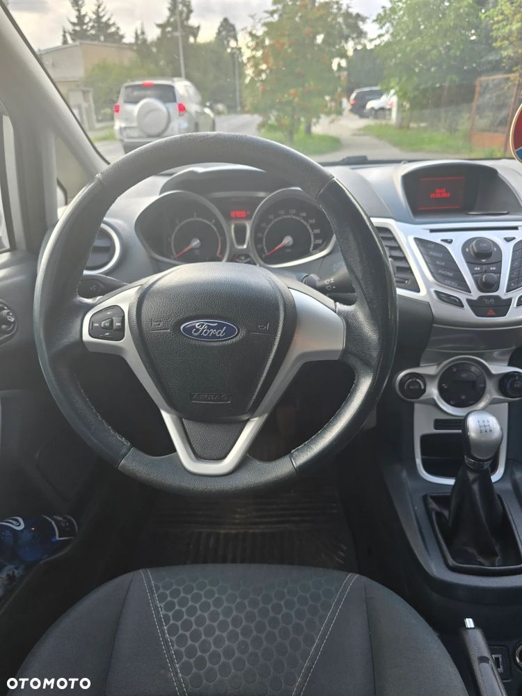 Ford Fiesta 1.6 TDCi DPF Titanium - 10