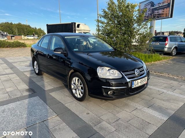 Volkswagen Jetta 1.6 Trendline - 2