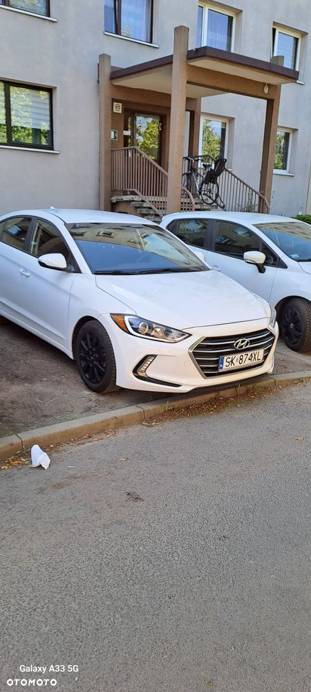 Hyundai Elantra - 2
