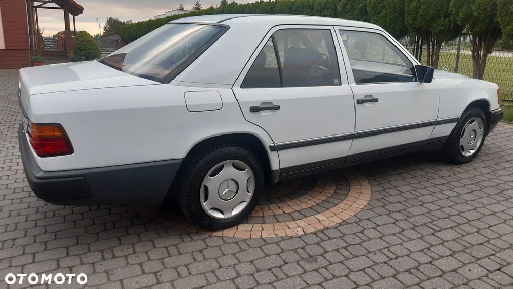 Mercedes-Benz W124 (1984-1993) - 32