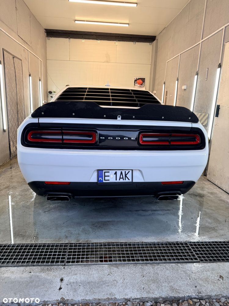 Dodge Challenger - 9