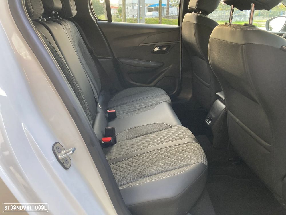 Peugeot 208 1.2 Hybrid Allure e-DCS6 - 37