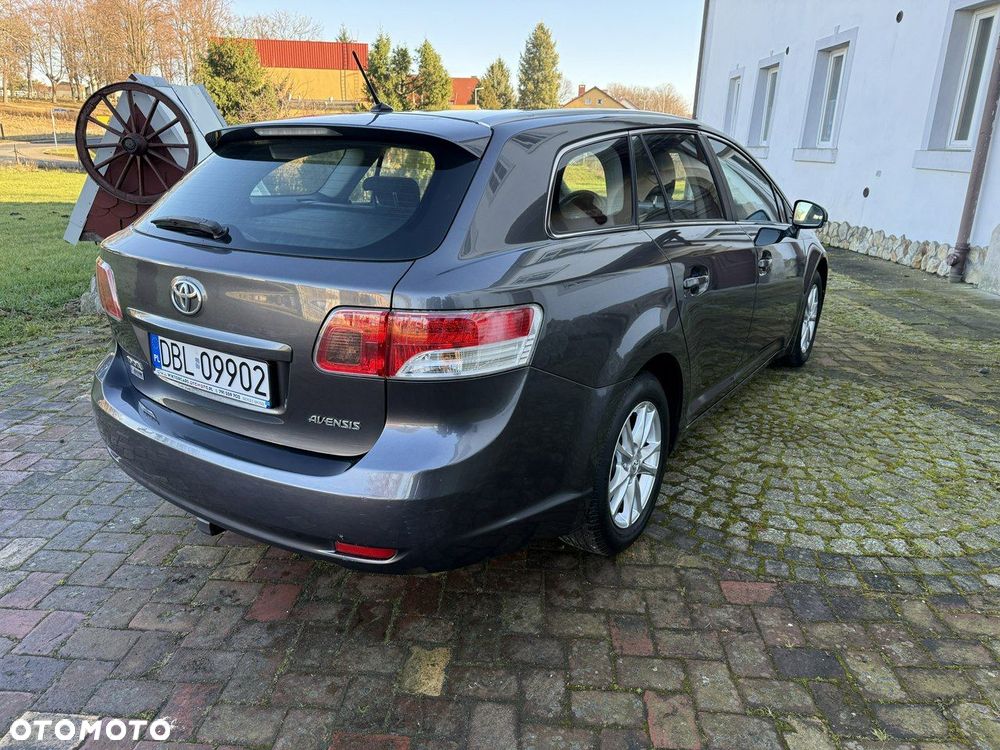 Toyota Avensis - 4