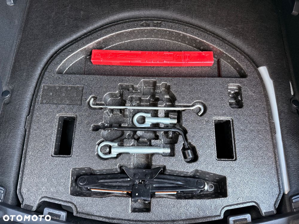 Toyota Corolla 1.8 Hybrid GPF Comfort - 29