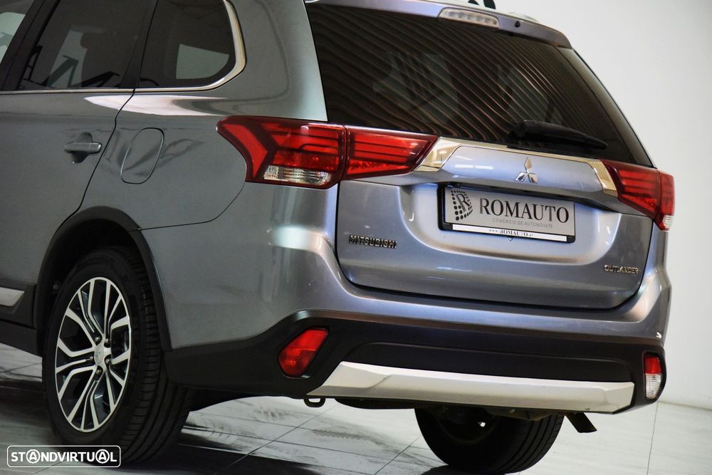 Mitsubishi Outlander 2.2 DI-D Intense - 9