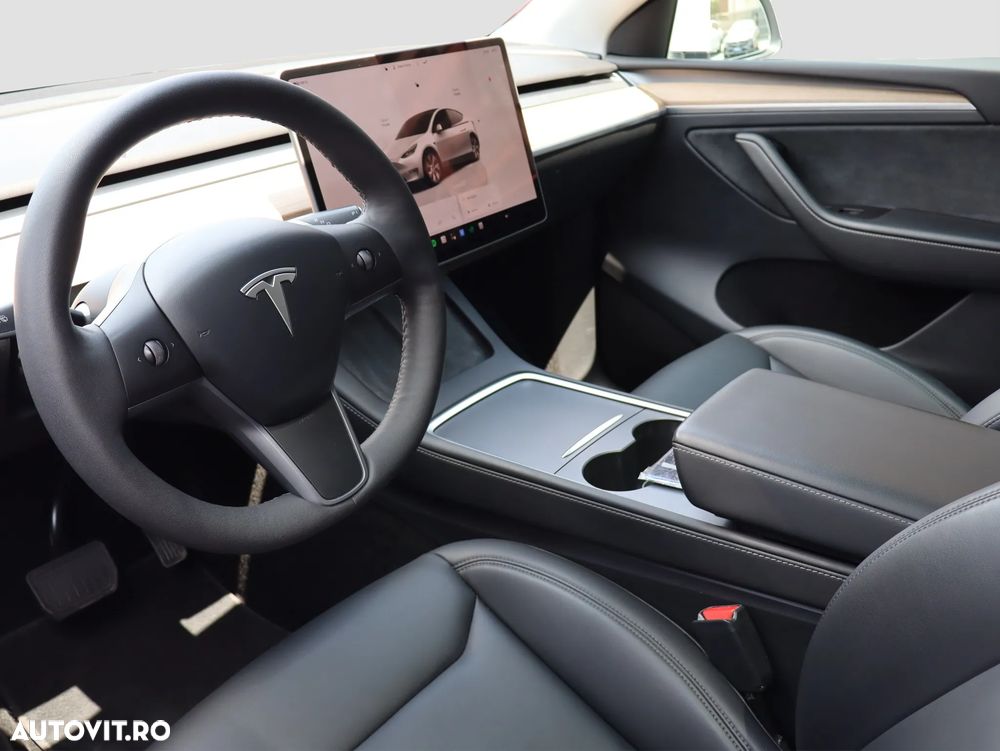 Tesla Model Y Long Range Dual Motor AWD - 10