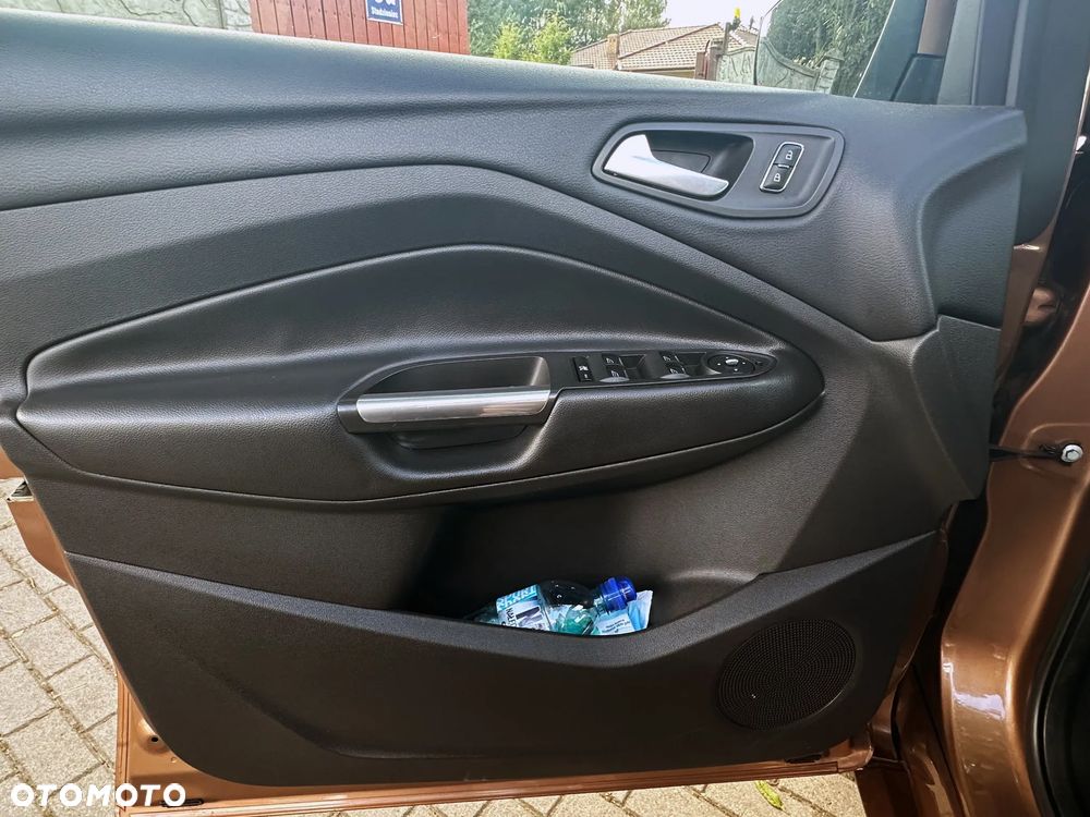 Ford Kuga 2.0 TDCi 4x4 Titanium - 29