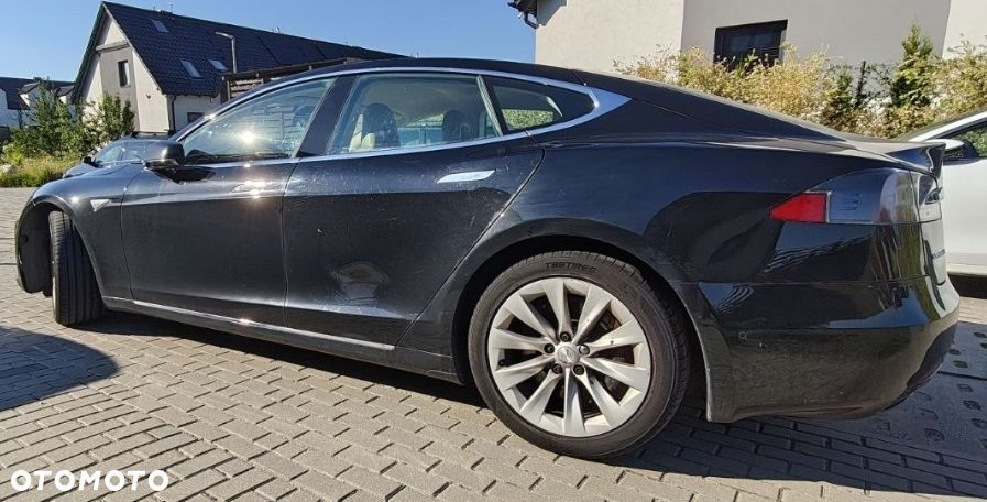 Tesla Model S - 9