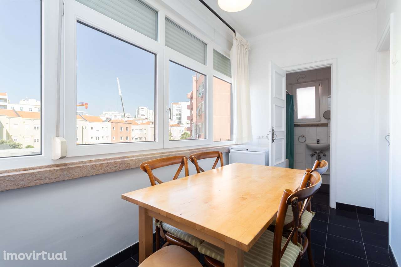 T5 no Bairro São Miguel - Alvalade, com box e varanda generosa - Grande imagem: 5/39