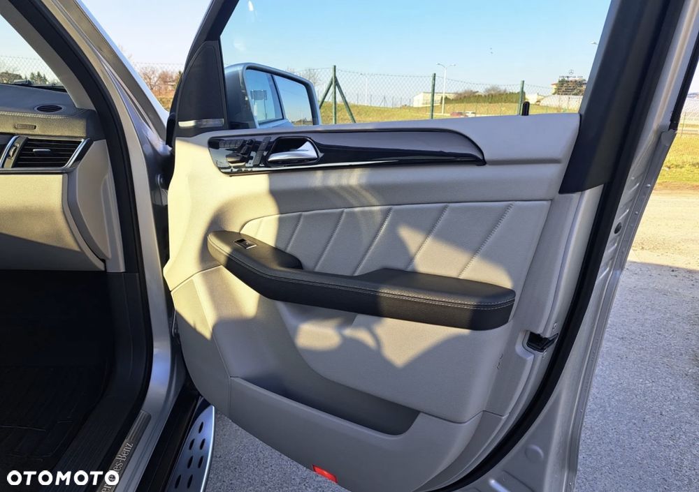 Mercedes-Benz GL - 13