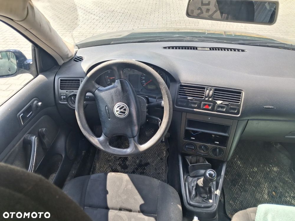 Volkswagen Bora Golf IV 4silnik 1.4 16v 55 Kw 75 KM skrzynia biegów DUU DLP DUW DUS drzwi maska zderzak klapa LC6M lampa grill atrapa lusterko panel sterownik moduł przewód wąż wiązka lewarek maglownica cewka kolektor tłumik wydech alternator rozrusznik fotel kierownica sterownik stacyjka belka sanki mcperson zwrotnica zacisk hamulcowy serwo pompa abs paliwa schowek szyba zamek czujnik sonda sprężarka klimatyzacji zbiorniczek podszybie wahacz zwrotnica NA CZĘŚCI - 7