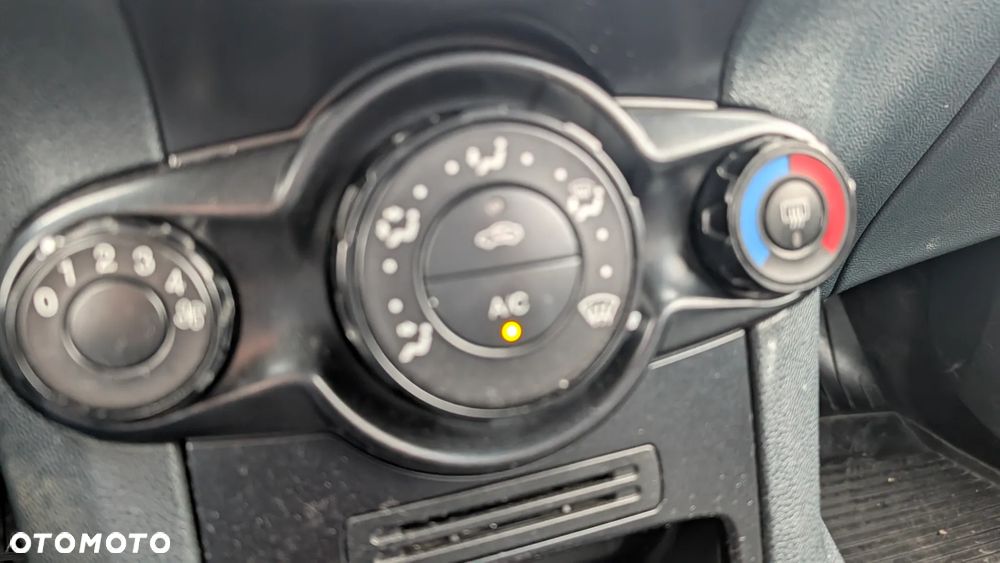 Ford Fiesta 1.4 TDCi Ambiente - 11