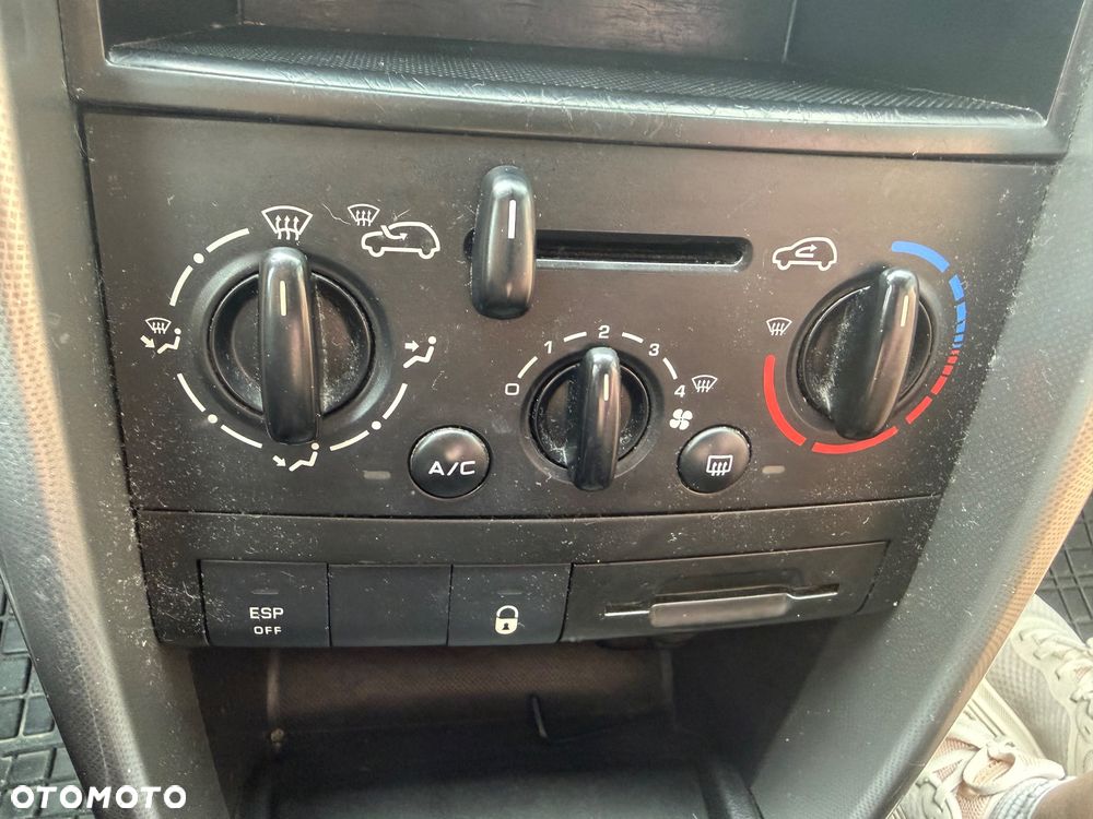 Peugeot 207 1.6 - 9