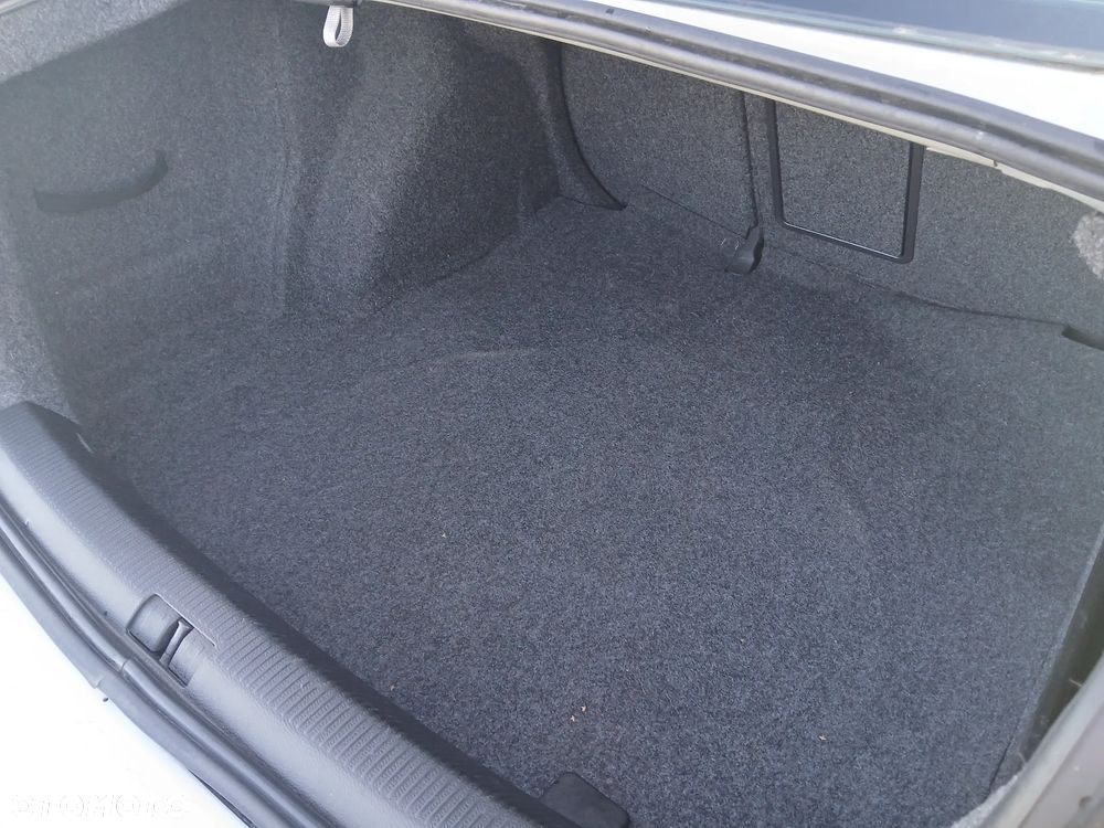 Volkswagen Jetta 1.9 TDI Comfortline - 33