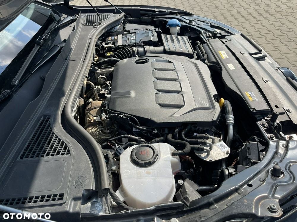 Volkswagen Passat Variant 2.0 TDI SCR Elegance DSG - 18