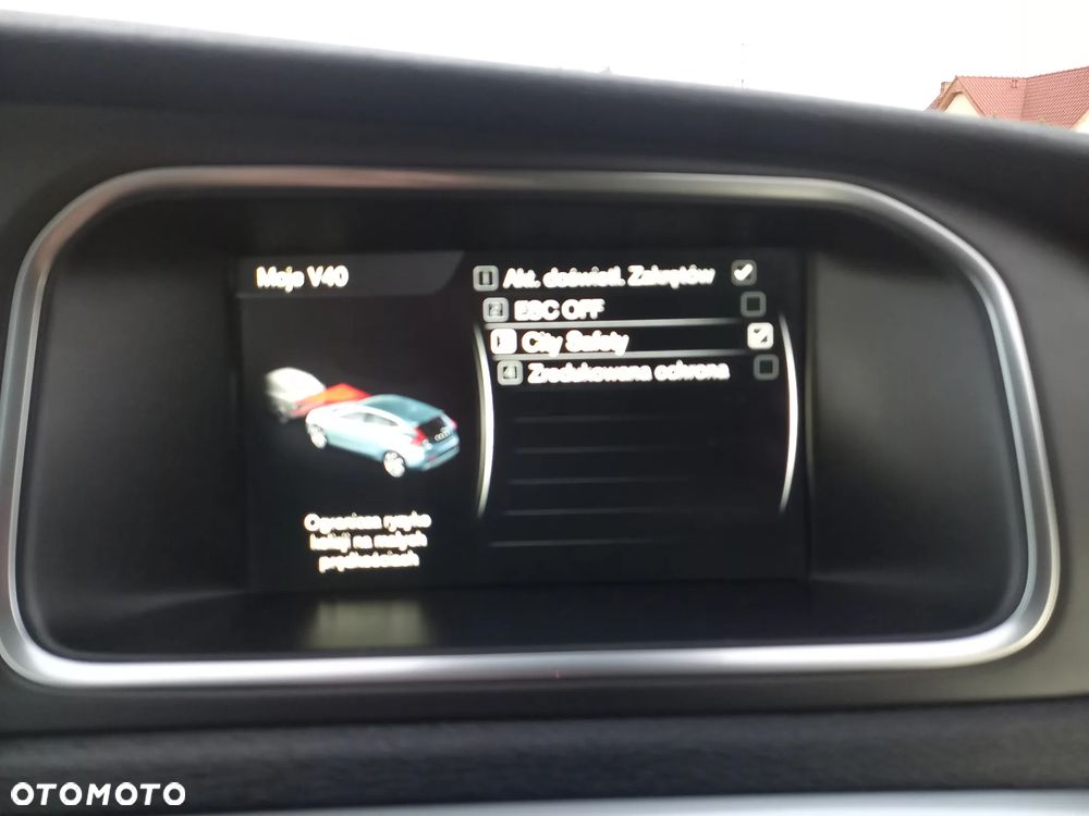 Volvo V40 D3 Momentum - 35
