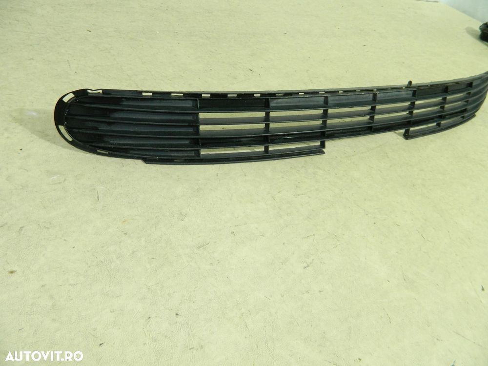 Grila inferioara dintre proiectoare, Opel Vectra B, 96-00, 90464533 - 8