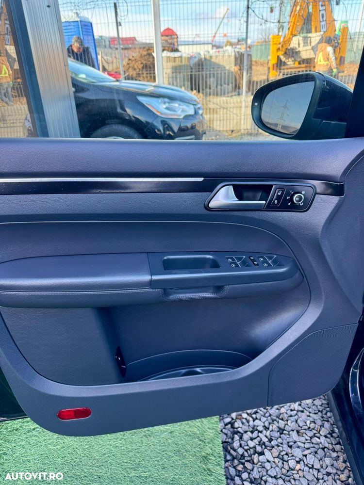 Volkswagen Touran 1.6 TDI DSG Highline - 25