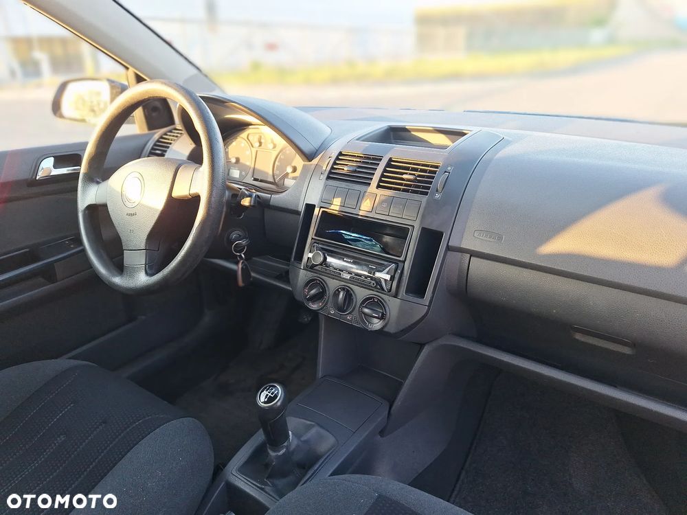 Volkswagen Polo 1.4 16V Trendline - 8