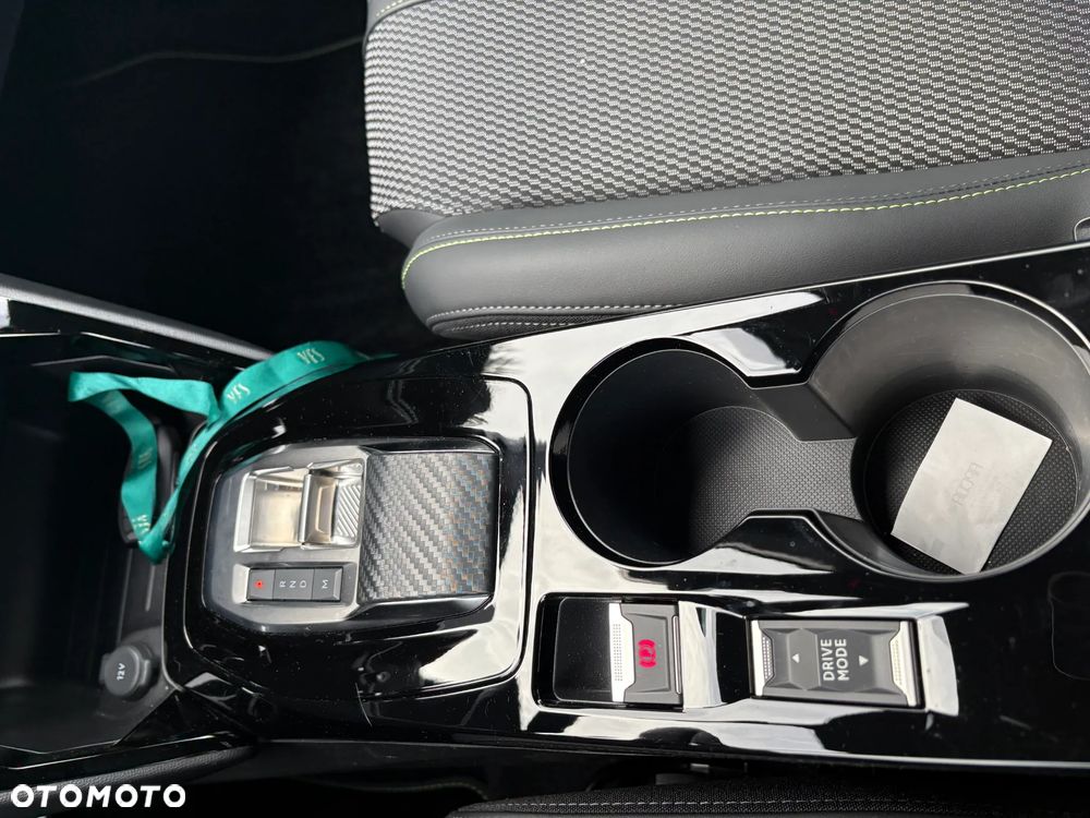 Peugeot 208 - 16